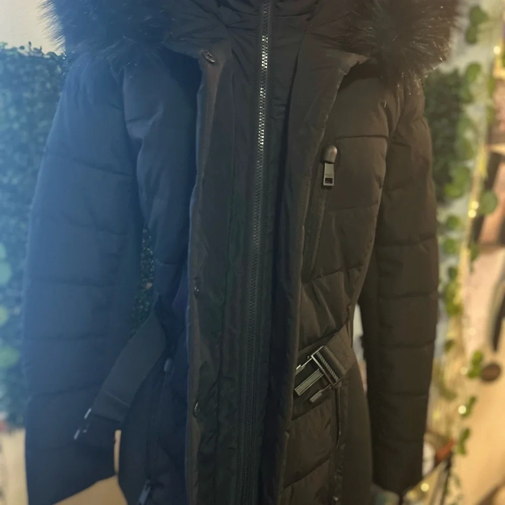 Xersion Women's Black Belted Puffer Coat with Fur Trim - Picture 5 of 6